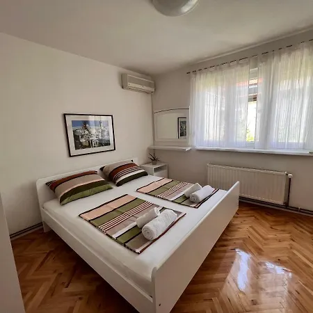 Kiwi Apartman *